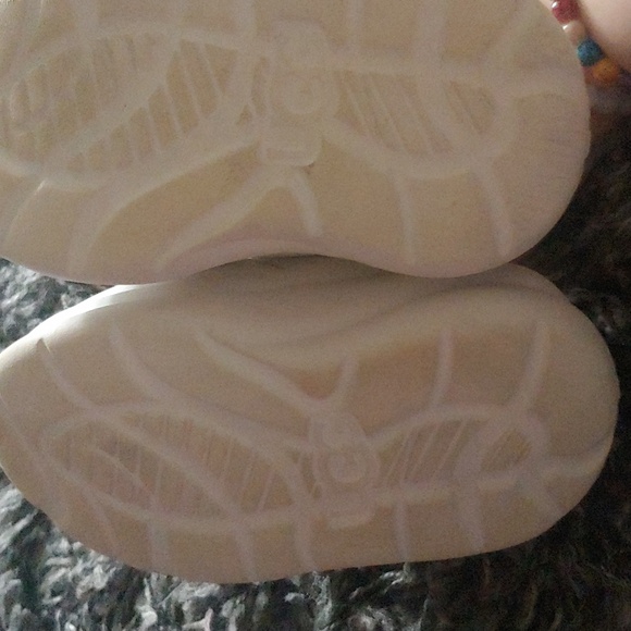 Uggs white yesh - Picture 3 of 4